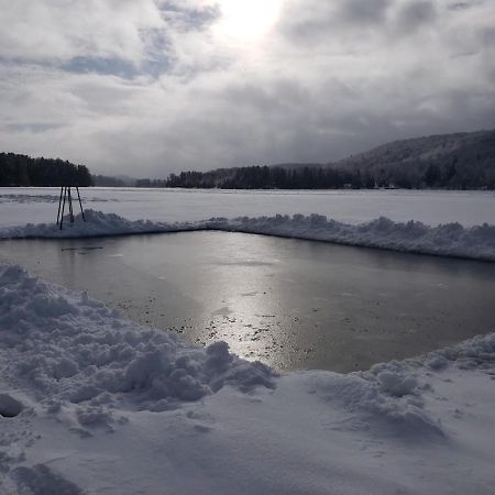 Le Nid Dore Sur Le Lac Val des Monts Bagian luar foto